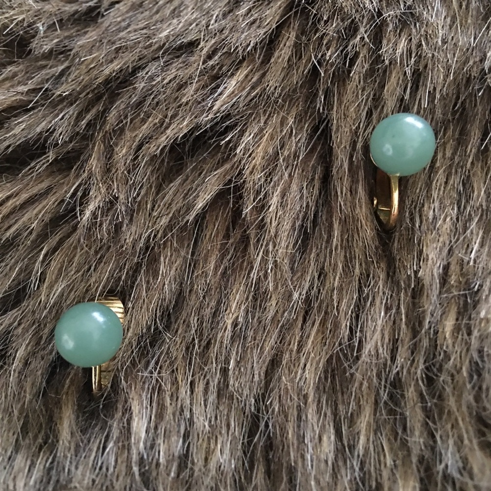 Vintage 70s green marble lucite clip on earrings